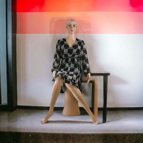 Manekin Damski Siedzący 133CM Sklepowy Do Odzieży Bielizny Butiku 133 cm Manekin Damski Siedzący 133CM Sklepowy Do Odzieży Bielizny Butiku 133 cm