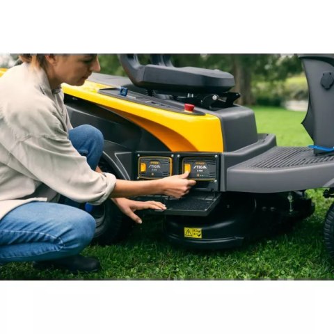 Zestaw promocyjny Traktor akumulatorowy Swift 372e 3x7,5 Ah + 1x5 Ah + pojedyncza ładowarka Zestaw promocyjny Traktor akumulatorowy Swift 372e 3x7,5 Ah + 1x5 Ah + pojedyncza ładowarka